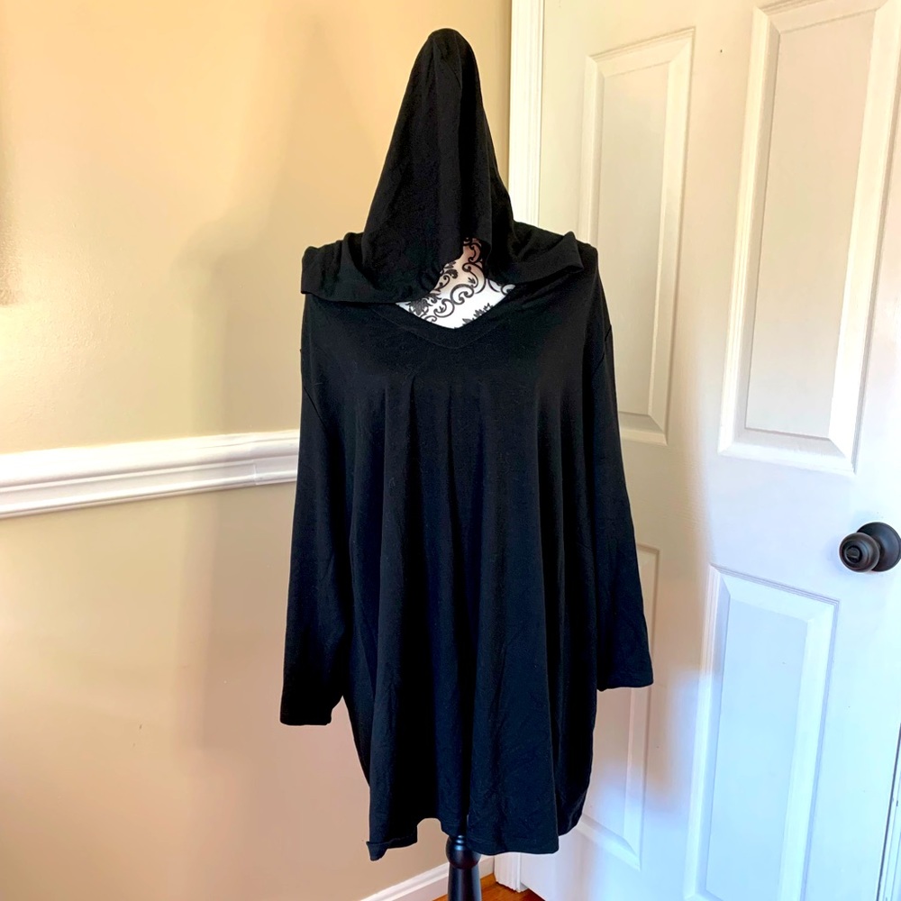 AVE Leisure, women’s top with hood, size 30/32